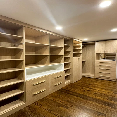 walk-in closet shoe shelves and peninsula drawers storage