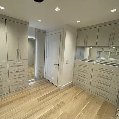 walk-in closet shoe shelves and peninsula drawers storage